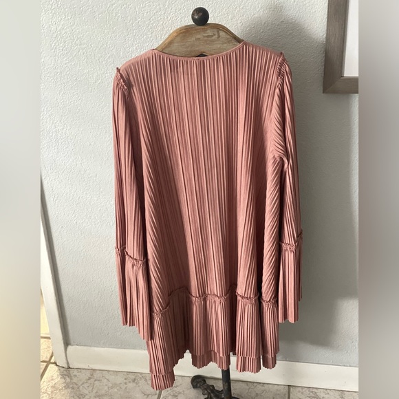 Free People Can't Help It Mini Dress Crinkle
Texture Bell Sleeve Red Size Small - Picture 4 of 5